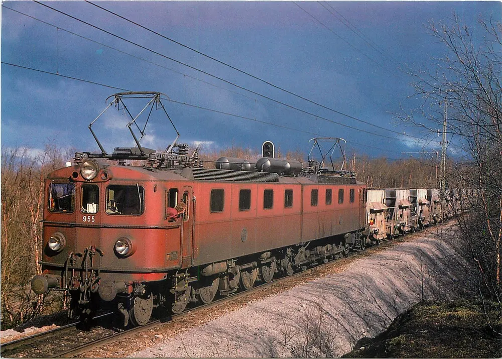 विद्युत लोकोमोटिव Dm 955 — स्वीडिश राज्य रेलवे (SJ) — एडिटर der bahnhaden, संख्या 104445/86 - आगे