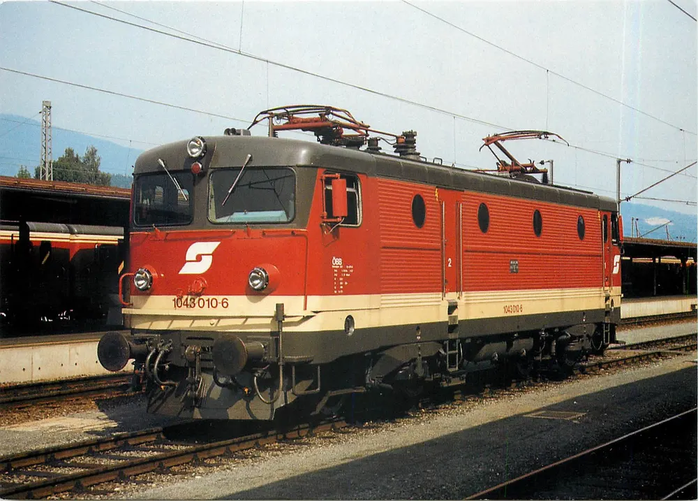 Locomotiva elettrica ÖBB 1043 010-6 — stazione di Villach — editore der bahnladen, n° 10505/88 - Recto