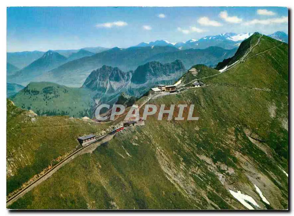 Vista aérea do Brienzer Rothorn — montanha suíça com trem e chalés - Frente