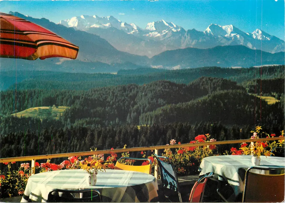 Vista da varanda do hotel — Kurhaus Chuderhüsi — Dias - Frente
