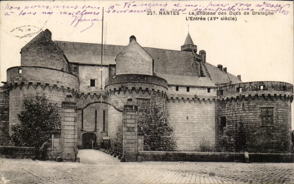 Nantes — Le Château des Ducs de Bretagne — L'Entrée (XVe siècle) - Recto