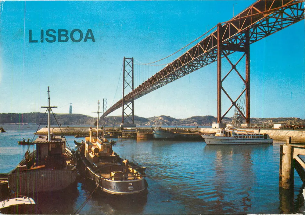 Ponte Salazar em Lisboa — vista do porto com barcos — Edições Artísticas de António Salazar - Frente