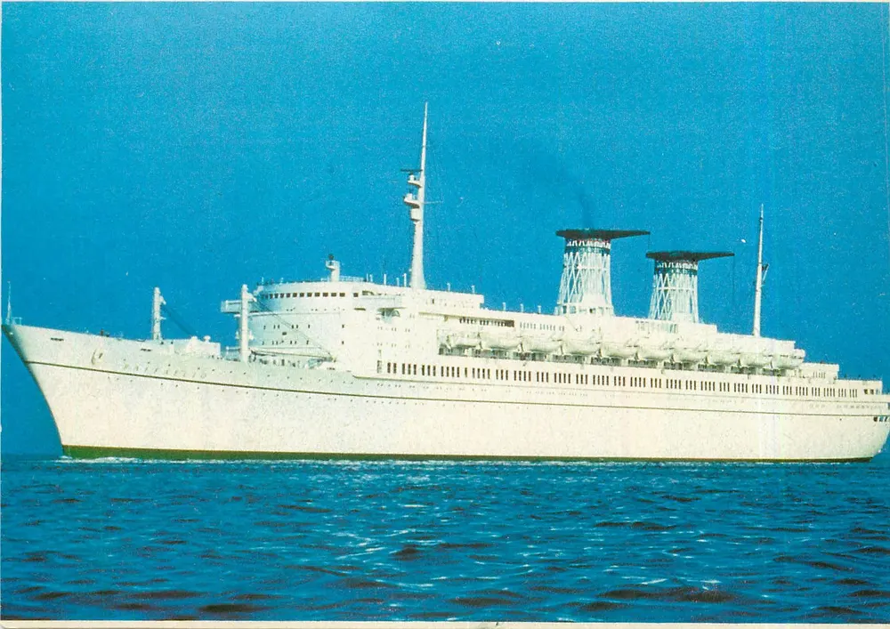 O navio de passageiros Raffaello — Michelangelo — 46'000 BRT - Frente