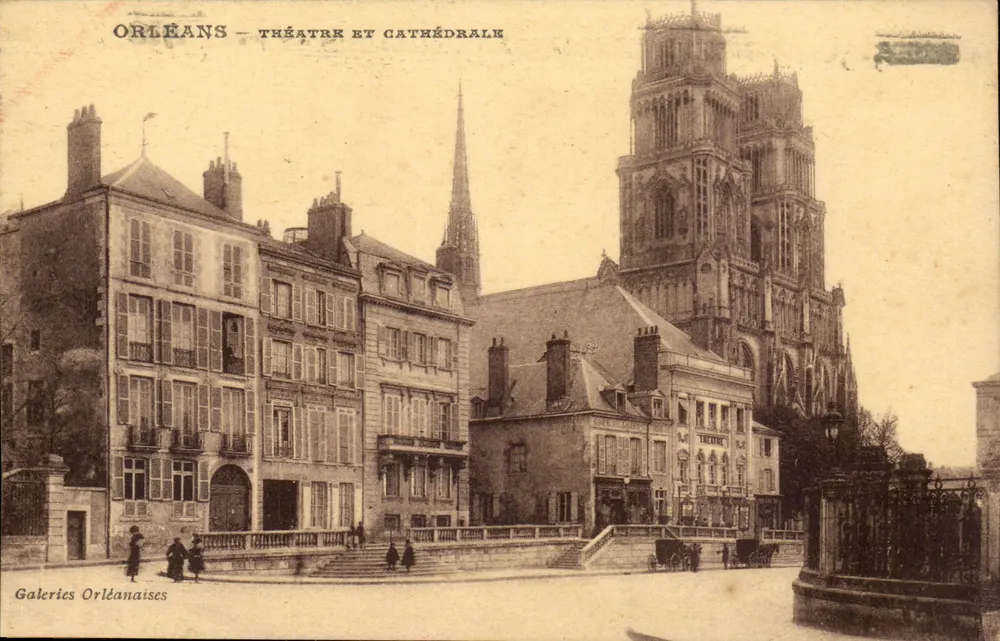 Orléans — Teatro e Catedral — Galerias Orléanaises - Frente