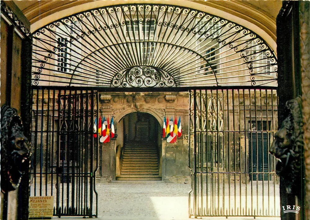 Rathaus von Aix-en-Provence — Eisenzaun — IRIS - Vorderseite