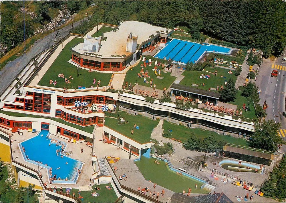 Leukerbad — Centro Termale — Foto Klopfenstein - Recto