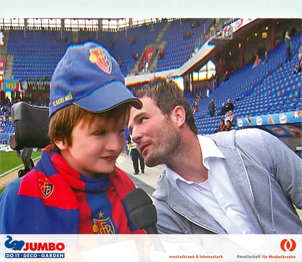Criança fã de futebol e apresentador — JUMBO DO IT · DECO · GARDEN — Série 31440-DS-10 - Frente