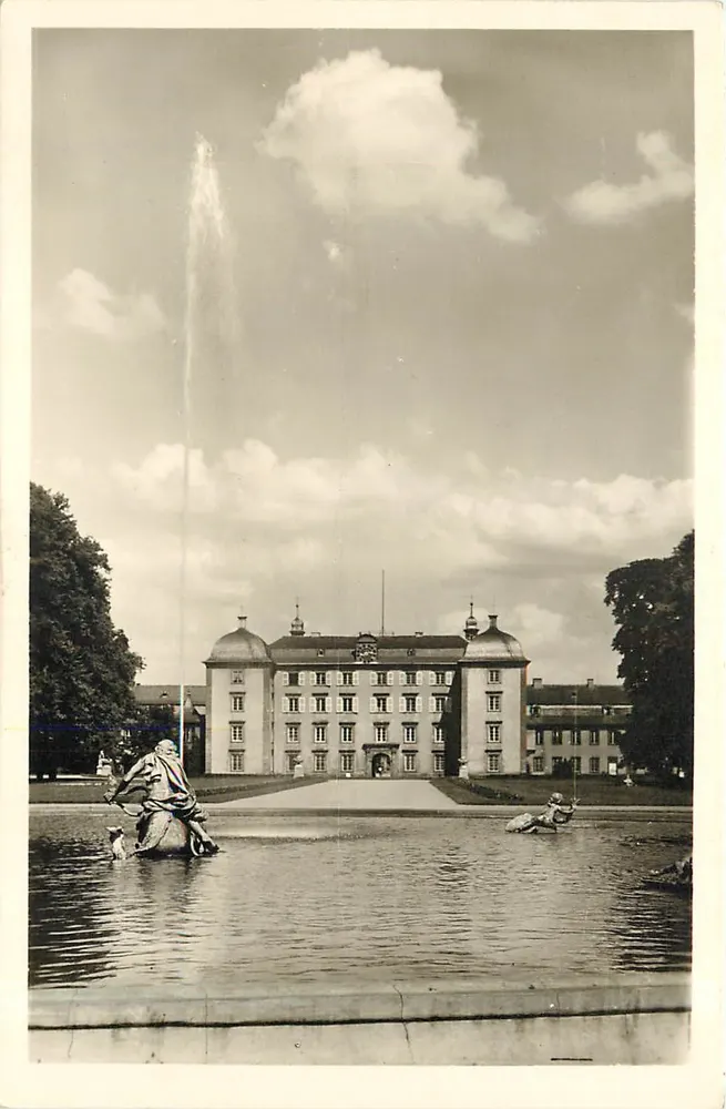 Schwetzingen — Schloss mit Garten und Arion-Brunnen — Photohaus Thome Schwetzingen - Vorderseite