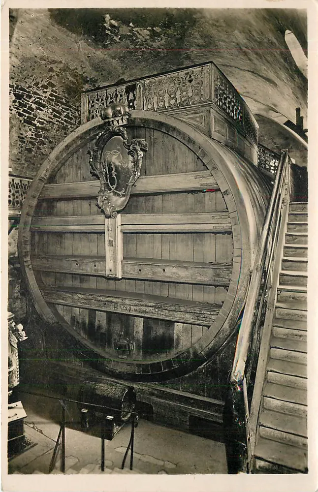 The Great Barrel of Heidelberg — built in 1750 under Carl Theodor — publisher Kunstverlag Edm. von Köhler Heidelberg, no. 7475 - Front