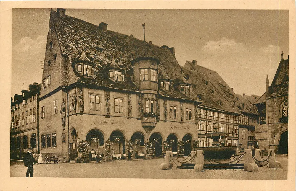 Goslar, Kaiser-Worth — praça central com fonte e edifício com arcadas — editor Goslar, n° 22334 - Frente