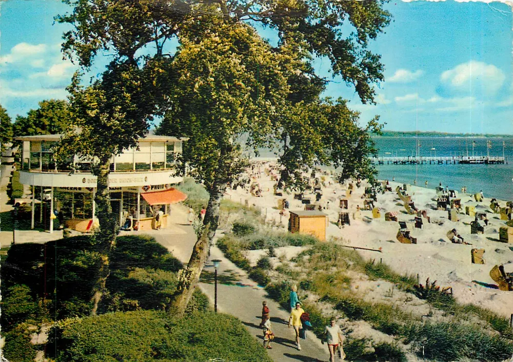 Ostseebad Scharbeutz — plaża i budynki plażowe — Foto A. Steffen - Awers