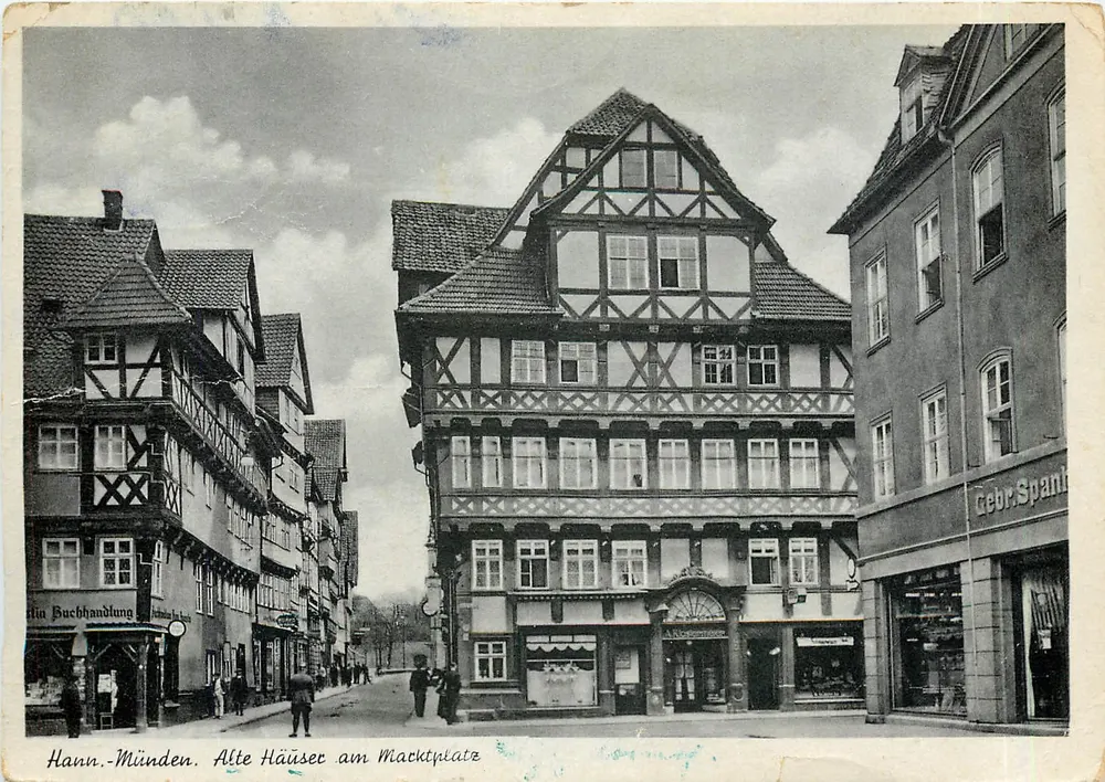 Hann.-Münden. Antiguas casas en el mercado — editor Buchhandlung, n° 3510 - Anverso