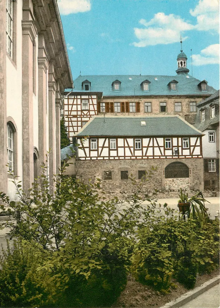 Laubach — Deel van de Stad met Kerk en Slot — Buchhandlung Göbel, 6312 Laubach - Voorkant