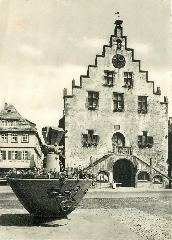 Karlstadt am Main — Rathaus und Rudolf Glauber-Brunnen — si-Hersteller und Verlag Salting & Co., Lübeck - Vorderseite