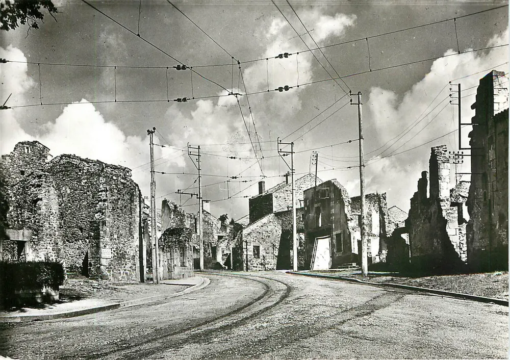 Oradour-sur-Glane — Démolition le 10 juin 1944 — Service des Monuments Historiques, Paris - Recto