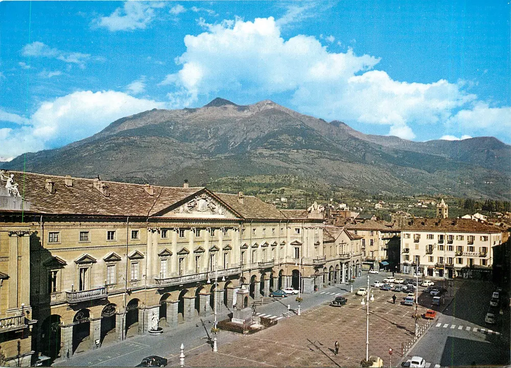 Aosta — Praça Chanoux — Da Fotocolor - Frente