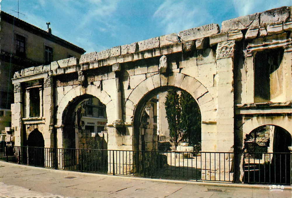 Nîmes (Gard) — La Porte d'Arles (dite d'Auguste) — Éditeur G. Gandin, Marseille - Recto