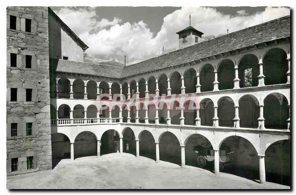Brig, Schloss Stockalper — Hof mit Arkadenlauben und Postkutsche — Oyger & Oyger - Recto