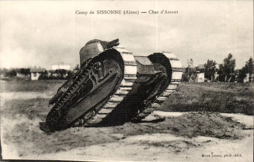 Campamento de SISSONNE (Aisne) — Tanque de asalto — Rcret Jeune, foto-editorial - Anverso