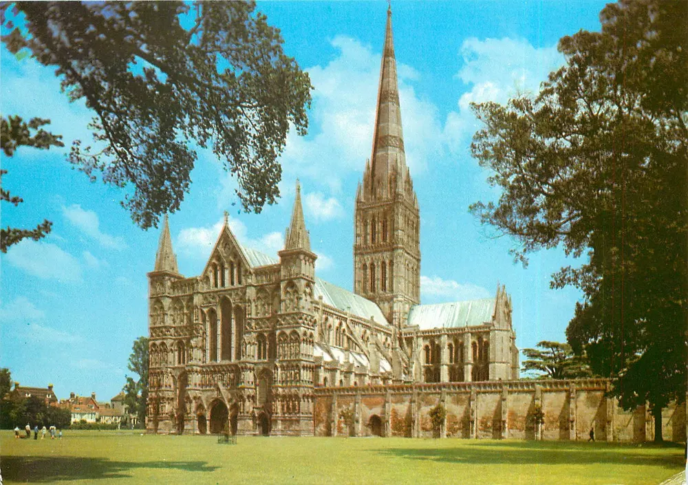 Catedral de Salisbury — vista do sudoeste — Walter Scott, série Naturel Couleur, n° C.E.120 - Frente