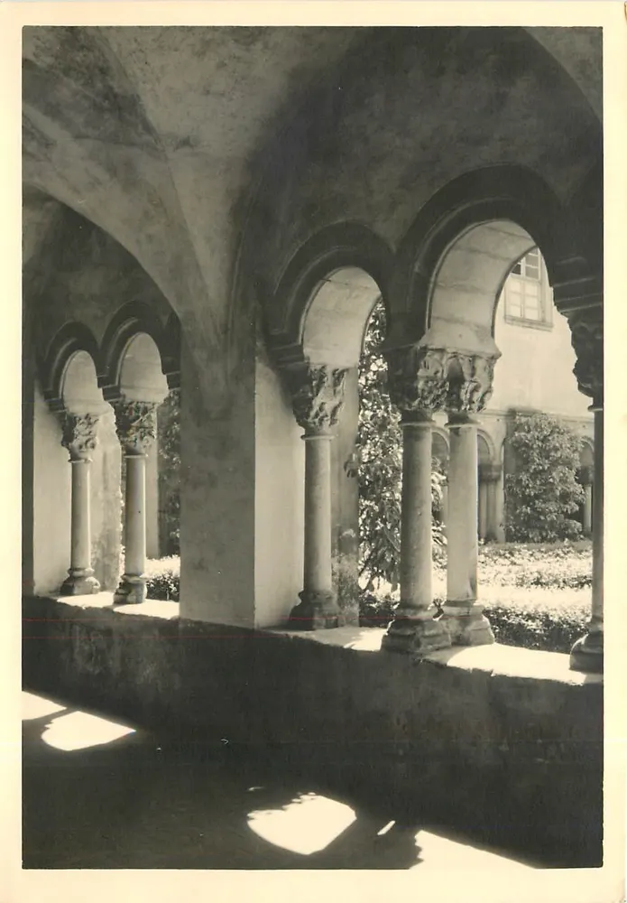 Cour interior de um convento - Frente