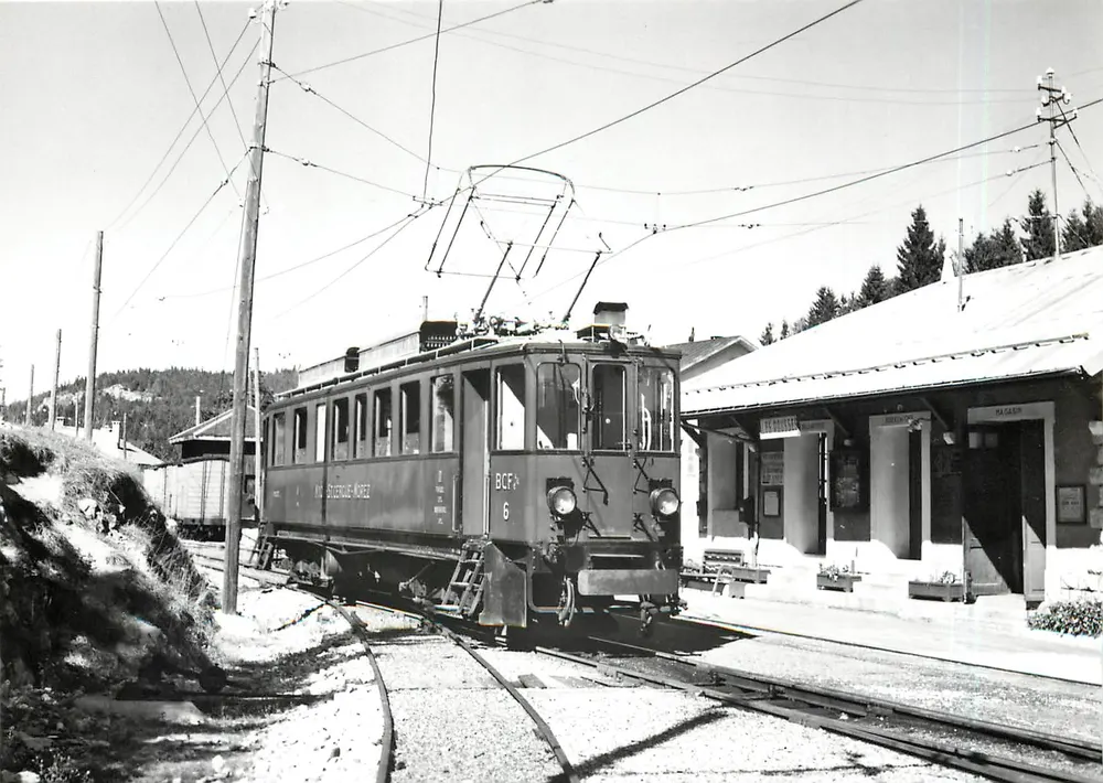 Automotrice en gare des Rousses — 1er octobre 1956 — Photo J. Bazin, BVA, Aloys Fauquez (MLC) - Recto