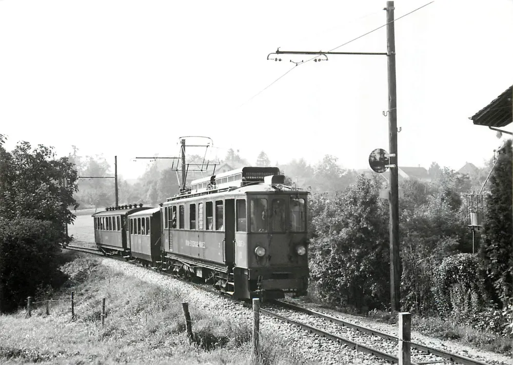 Trein naar St-Cergue aankomend in Plantaz — 22.9.1963 — Foto J.L. Rochaix — BVA, 1018 Lausanne - Voorkant