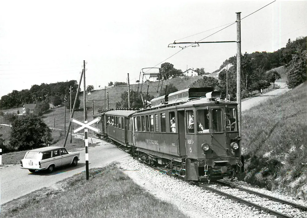 Train pour St-Cergue au PN en dessus du Muïds — 2.7.1967 — Photo J.L. Rochaix — BVA, Aloys Fauquez — 152.6 NSI-CM - Recto