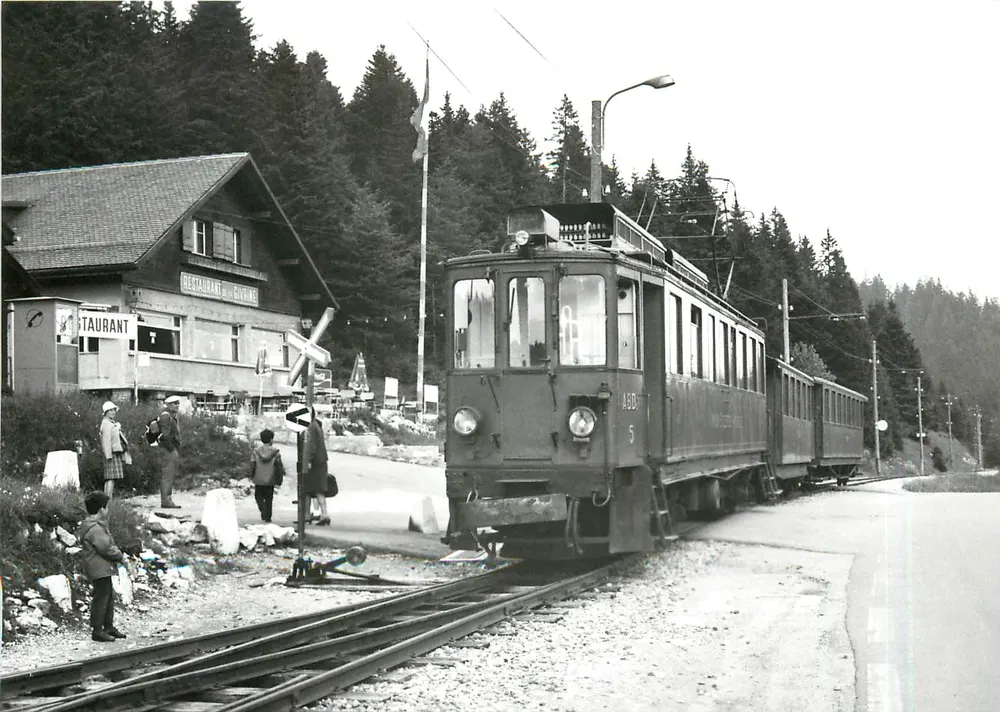 Przyjazd pociągu do Givrine — Nyon — Foto J.L. Rochaix — 152.10 - Awers