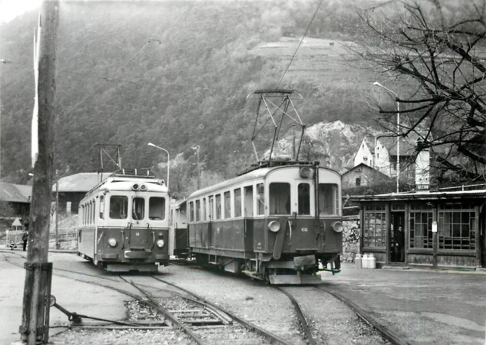 Automotrices BDeh 4/4 13 et BDe 4/4 106 à Ollon — BVA, Lausanne - Recto