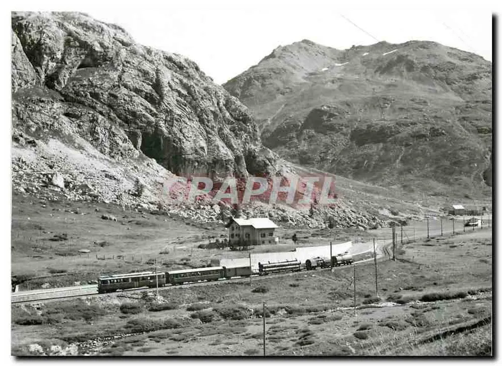 पहाड़ी दृश्य में ट्रेन — बर्निना-डियावोलेज़िया के पास — फोटो R. Todt - आगे