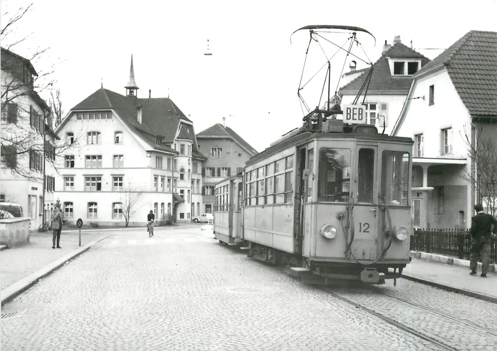 Tramway BEB 12 und Anhänger der Serie 41-44 — Dornach — Foto R. Todt - Vorderseite