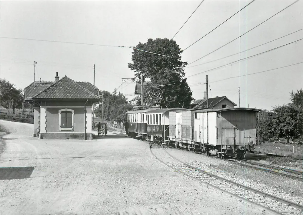 Tren mixto hacia Lausana llegando a Assens — 3.7.1964 — Foto J.-L. Rochaix — BVA, Aloys Fauquez 93, 1018 Lausana - Anverso