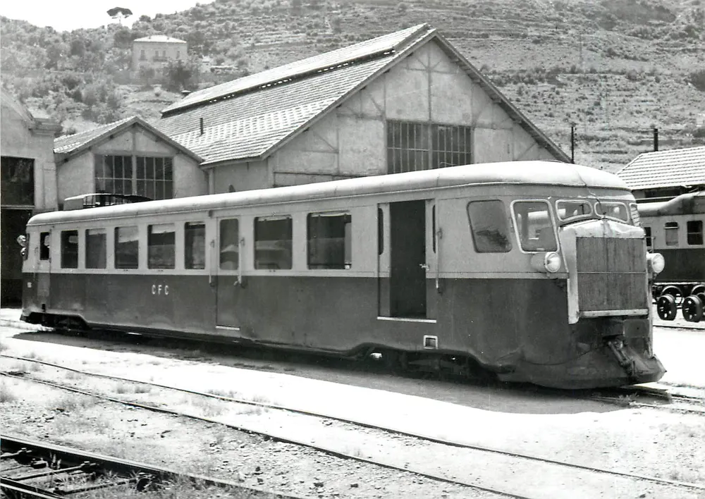 Autorail Billard 106 — 102-106, 1936 — Photo B. Rozé, Bastia - Front