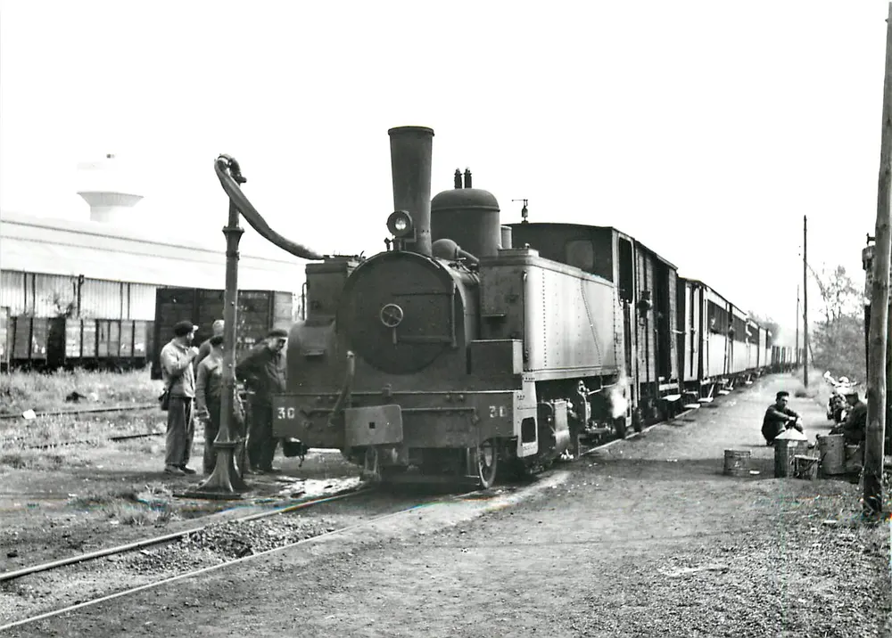 Trem para Denain em Vieux-Lourches — 4.9.1957 — Foto B. Rozé — BVA, 618.10 CFC - Frente