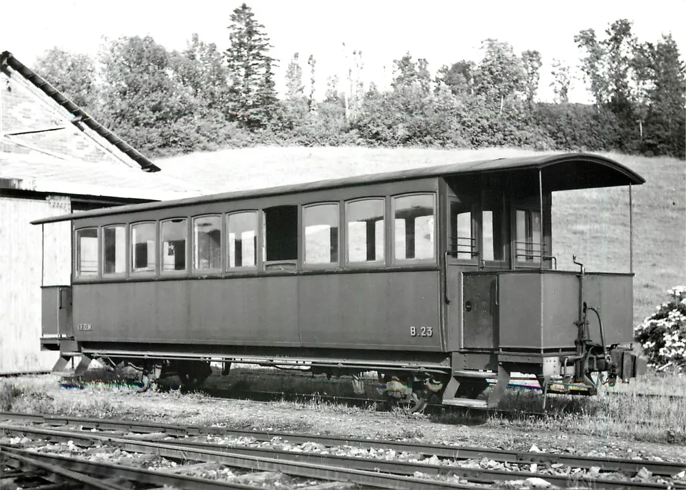 B23 Radiant Axle Car — Vor der Remise von Lacaune — Foto von M. Rifault, Sammlung J.L. Rochaix, 1953 - Vorderseite