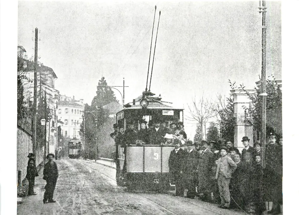 Tramway elétrico Ce 1/2 em Zurique — ensaio ou inauguração em torno de 1896 — Foto S. Herzog, n° 84-1 - Frente