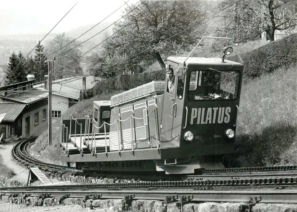 Pilatus — neuer elektrisch angetriebener Dienstwagen — Ernst B. Leutwiler Photo - Vorderseite