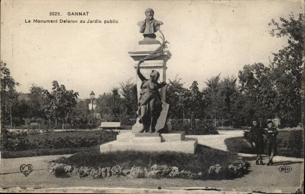 Gannat — O Monumento Delarue no Jardim Público — V.D. n°3029 - Frente