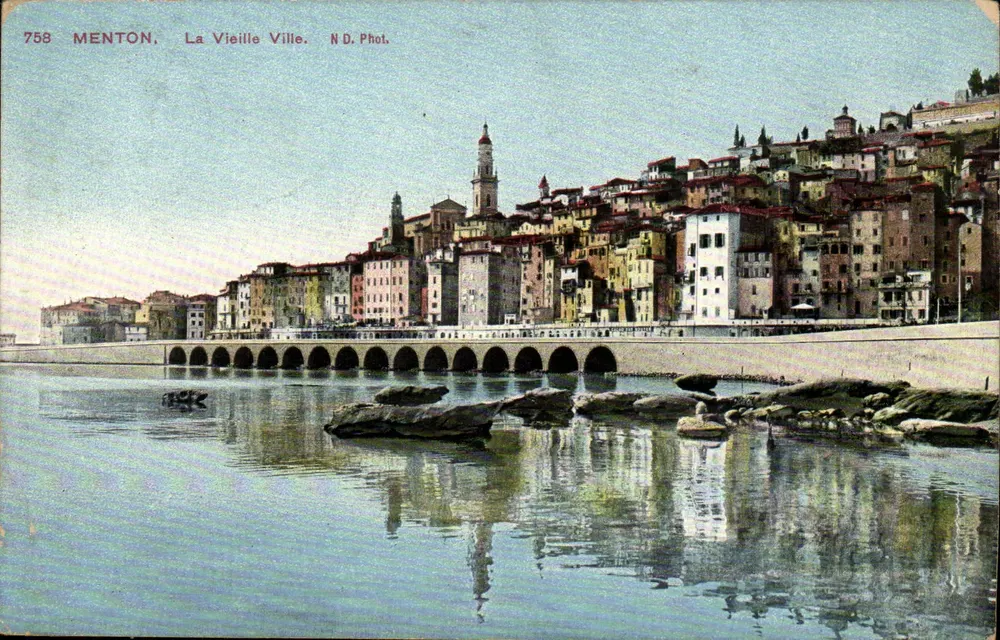 Menton, A Velha Cidade — vista do porto e das casas inclinadas — N.D. Phot., n° 758 - Frente