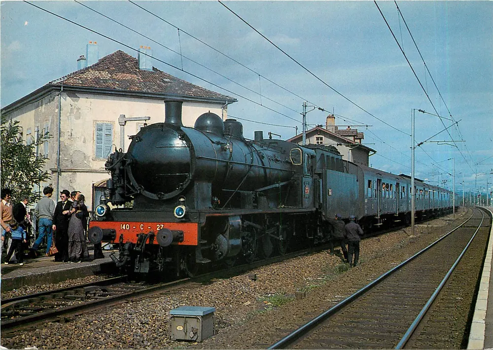 Locomotive à vapeur SNCF C 27 — ex C.F.R.A., prise à Bourzwiller en 1981 — éditeur der bahnladen, n° 10309/82 - Recto