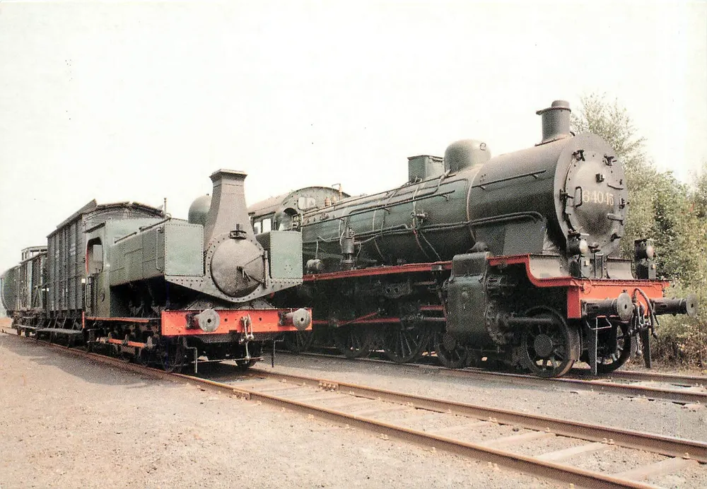 Locomotivas tipo 64 e tipo 51 — número de série não visível - Frente