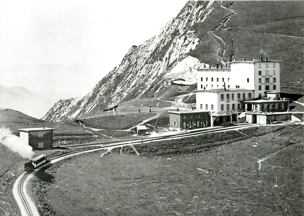 Chegada aos Rochers de Naye — cerca de 1920 — BVA, av. de Provence 16, Lausanne - Frente