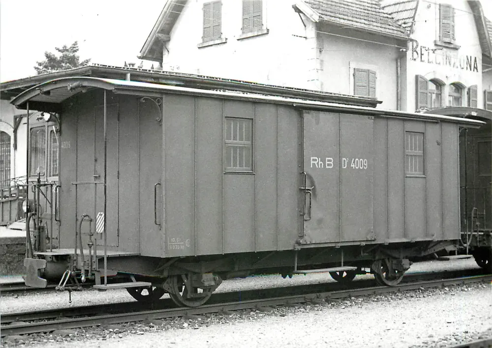 D2 4009, ex RhB grand réseau, à Bellinzona — Photo J.-L. Rochaix — 84.2 - Recto