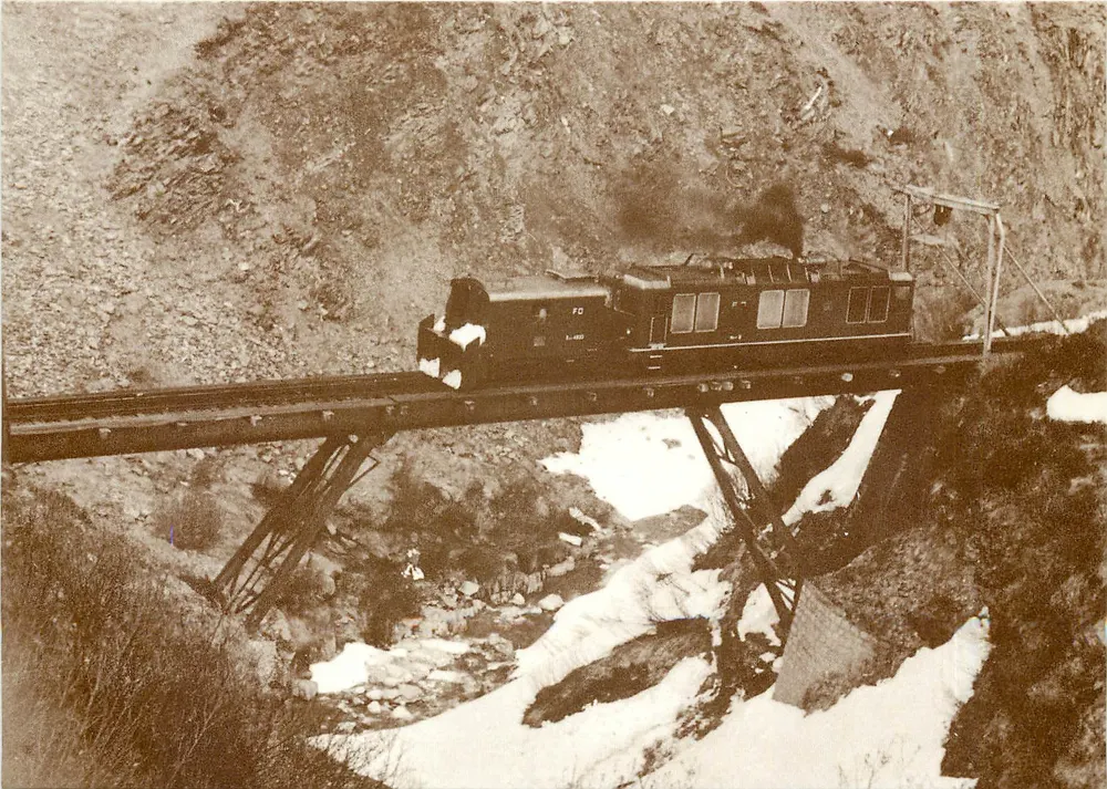 Brücke über Steffenbergbach — Brückentest mit FO Xrote 4933 und GHm 4/4 62 — Ernst B. Lentwiler Verlag, 104-3 - Vorderseite