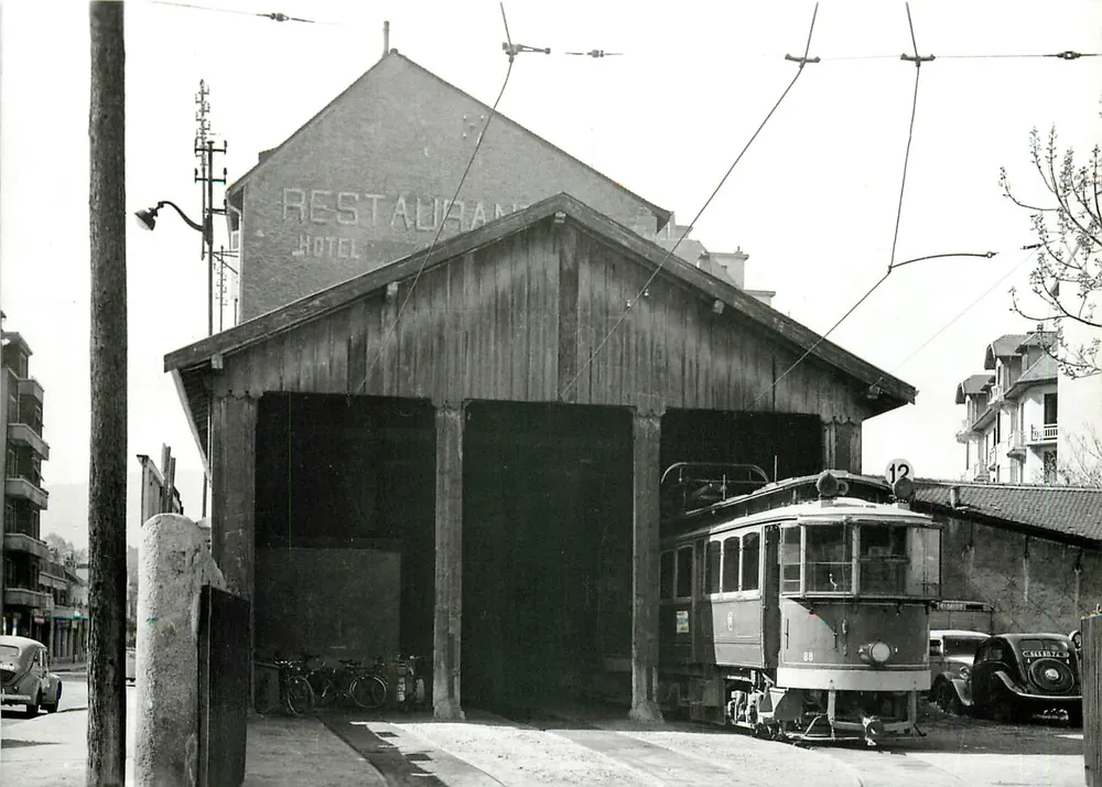 Tramway n°12 — remise d'Annemasse — Photo W. Boegli - Recto