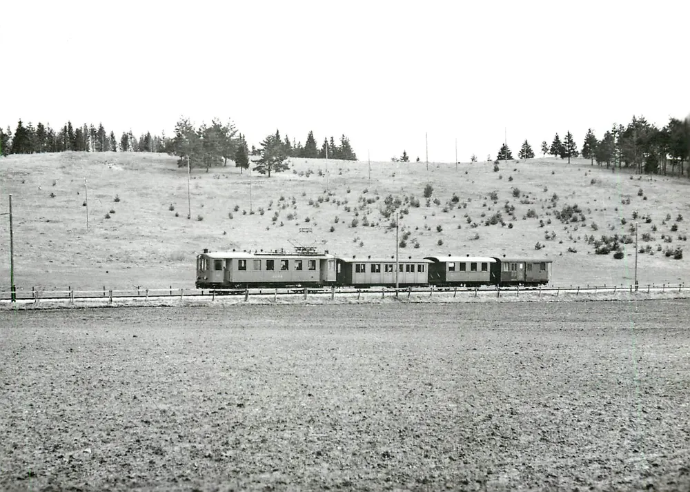 Trem elétrico — Perto do Noirmont — Foto P. Willen - Frente