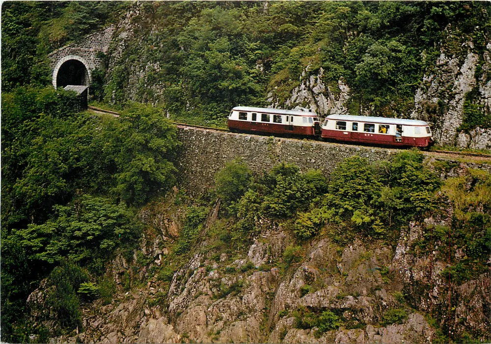 Trem à entrada do túnel de Mordane — Ferrovia do Vivarais — Edições C.F.T.M. - Cliché Collardeau - 78/340 - Frente