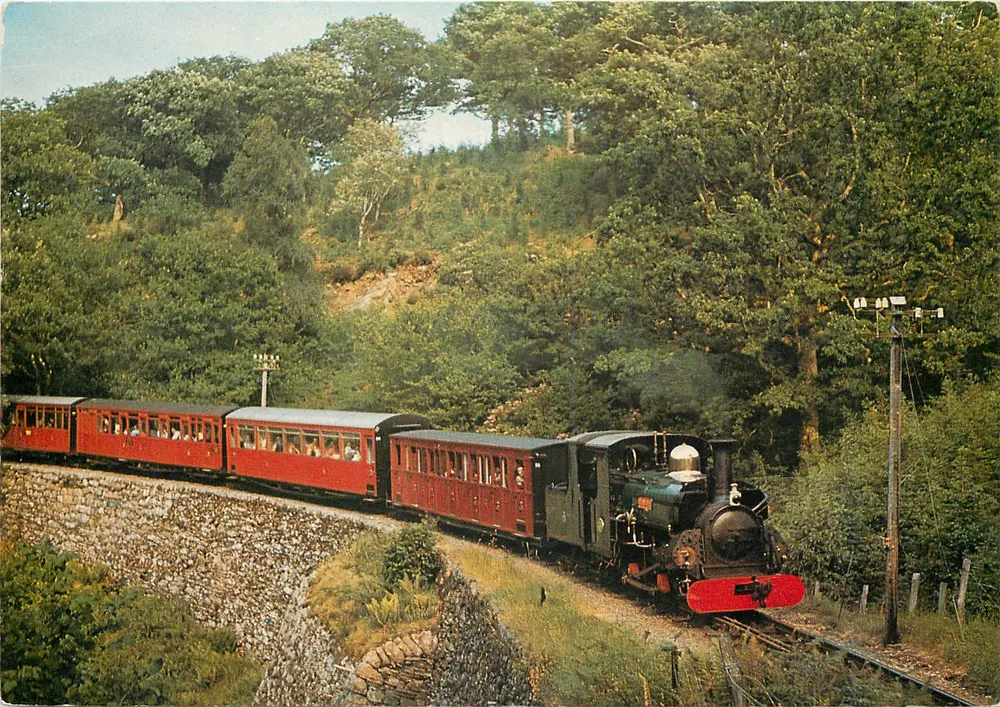 Festiniog Railway — 'Blanche' e trem negociam uma das muitas curvas abaixo de Tan-y-Bwlch — Dixon Production - Frente