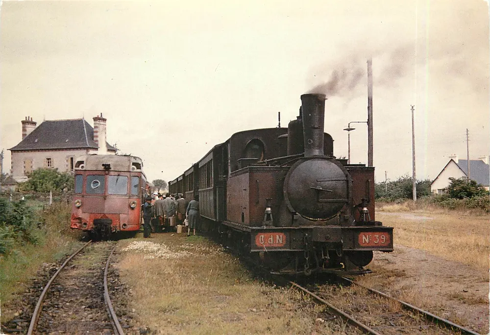 Gare de Pordic — Train autorail en panne relayé par train à vapeur — Chemins de fer des Côtes du Nord (CdN) — N°32 - Recto